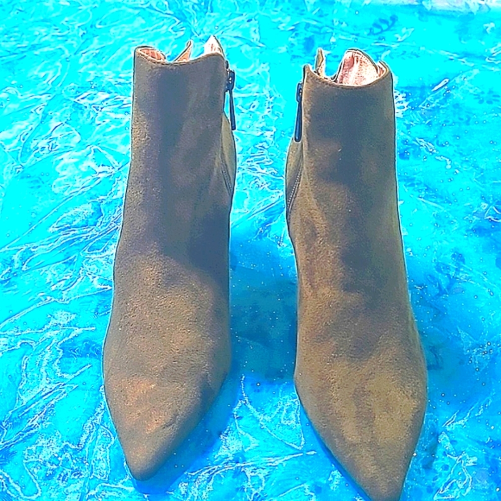 Women's Charles by Charles David Ankle Boots size 8